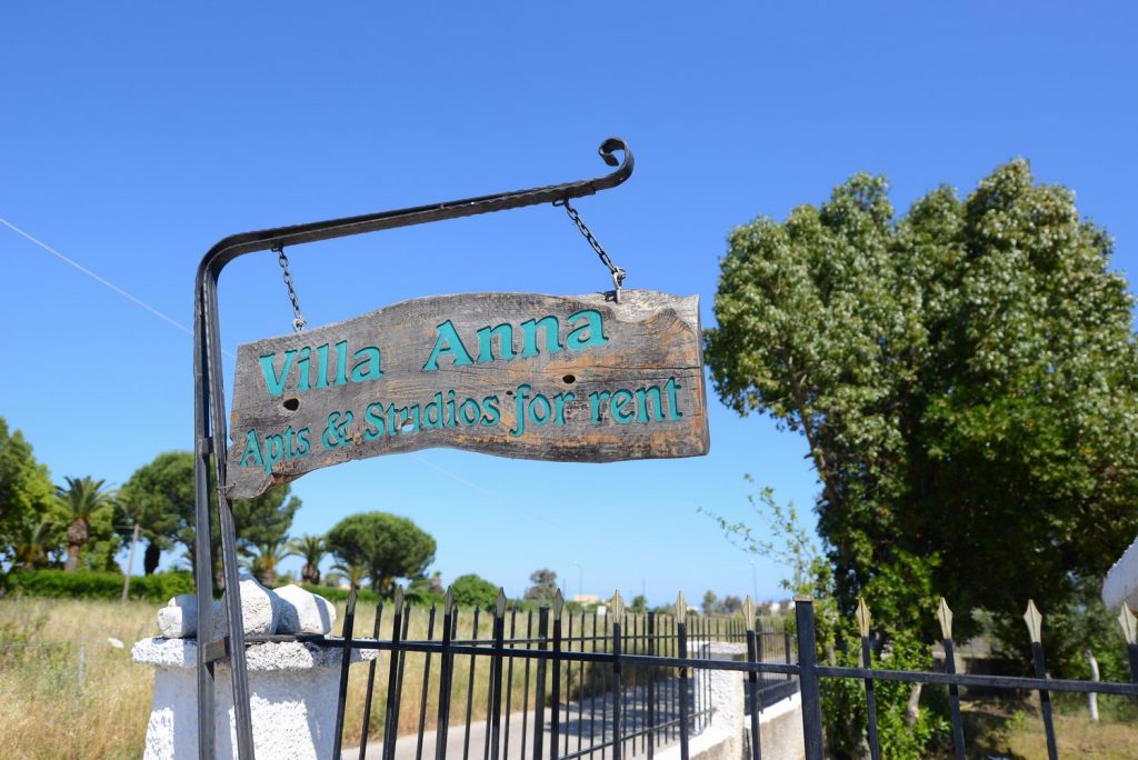 villa-anna-corfu-entrance-sign