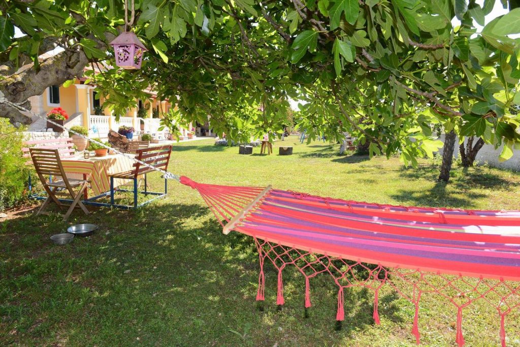 villa-anna-corfu-garden-hammock