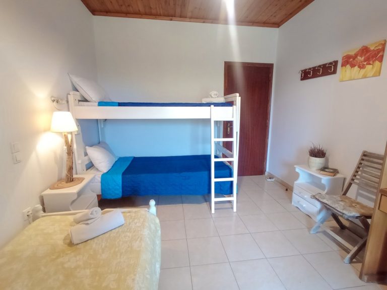 villa-anna-almyros-beach-apartment-bedroom2-1