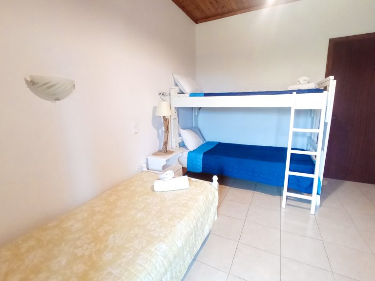villa-anna-almyros-beach-apartment-bedroom2-3